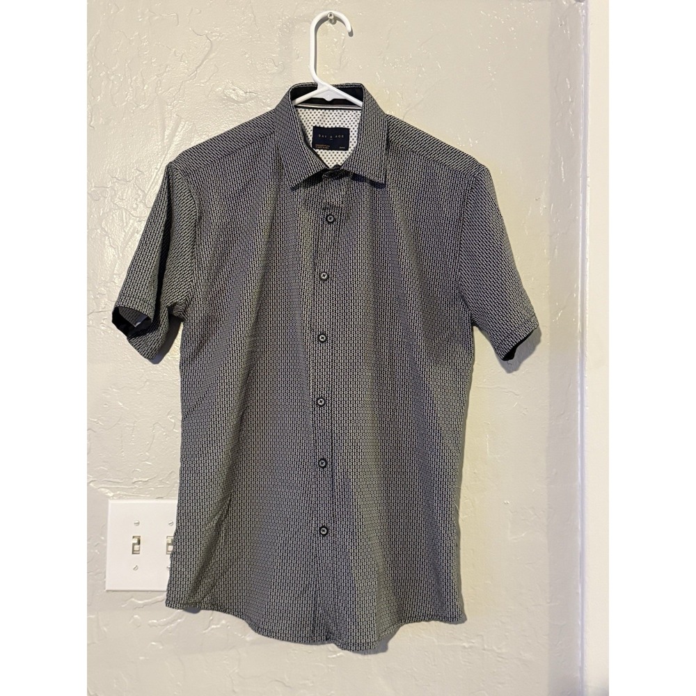 Day & Age Small Black Geometric Raised Design Button Short Sleeve Shirt
